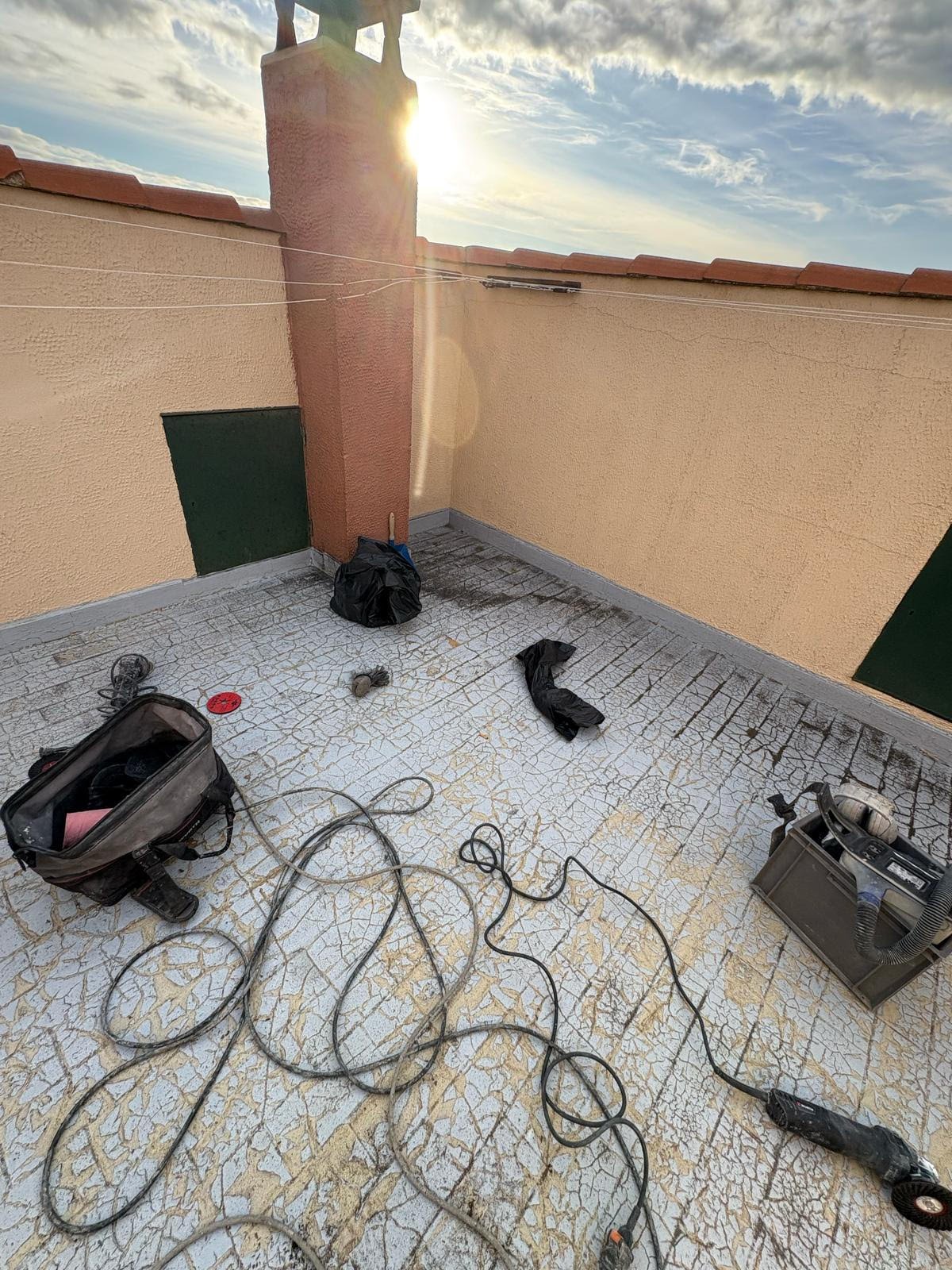 Toit terrasse : ponçage de ancien revêtement