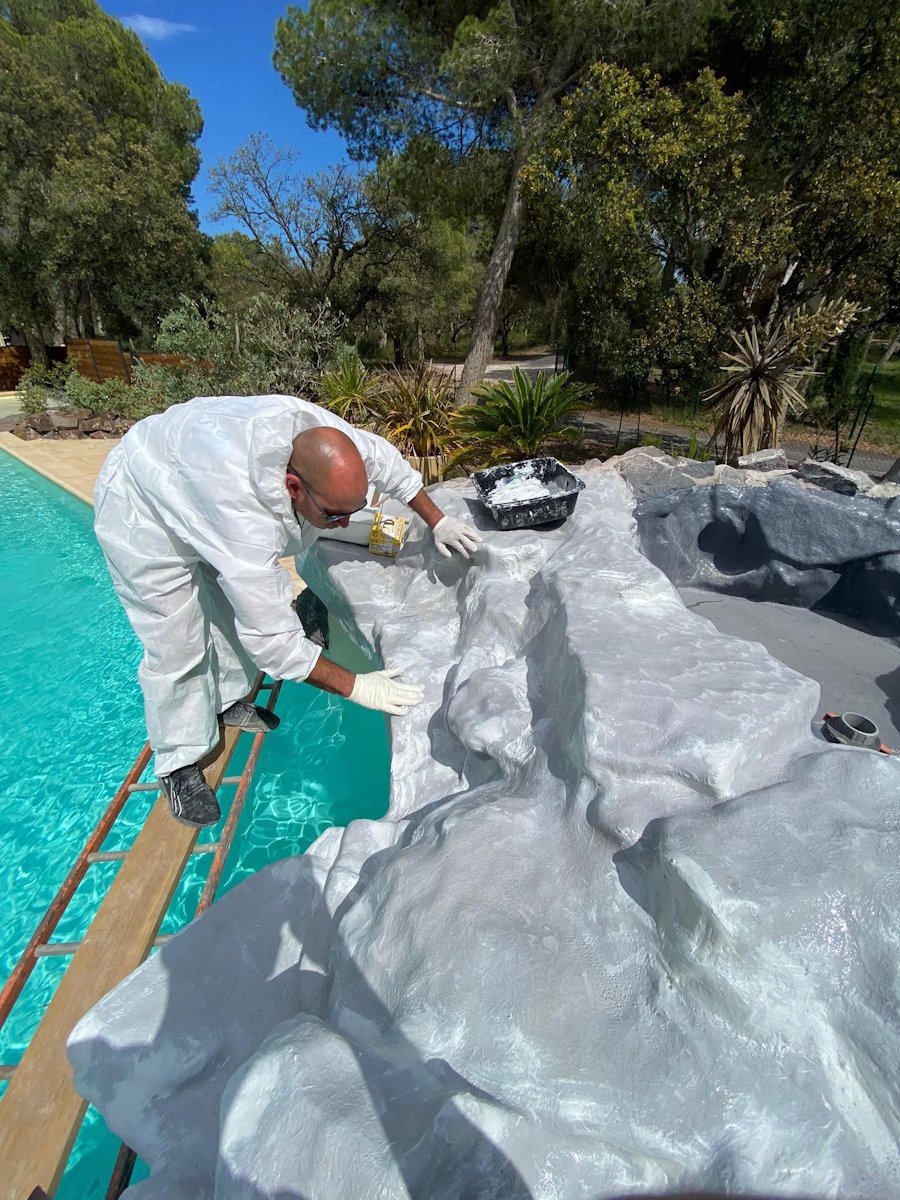 Stratification polyester rocher